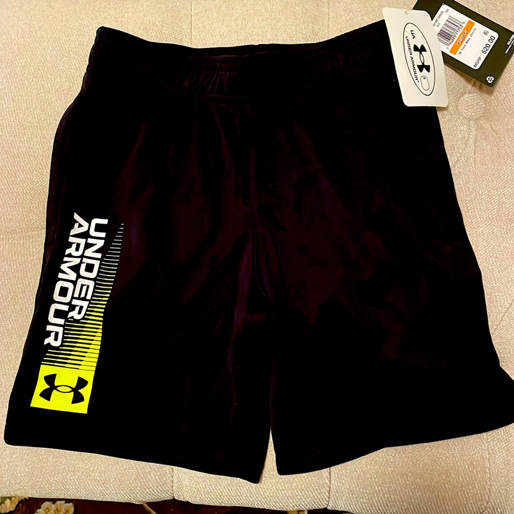 Under Armour boys black shorts